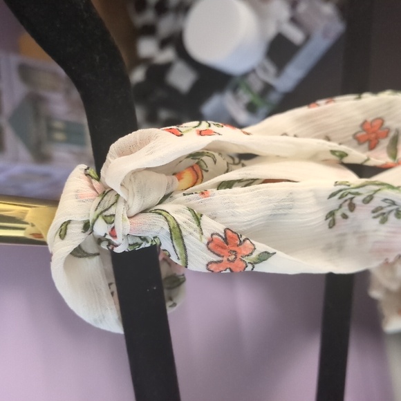 Floral Dress with Pink and Cream Accents - Picture 4 of 6